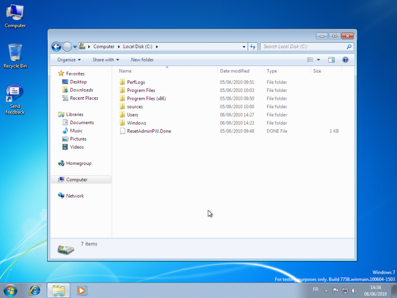 文件:Windows8-6.1.7758.0-DesktopExplorer.png