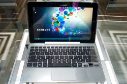 Win8-6.2.8318.0-desktop-demo-samsung-engadget.jpg