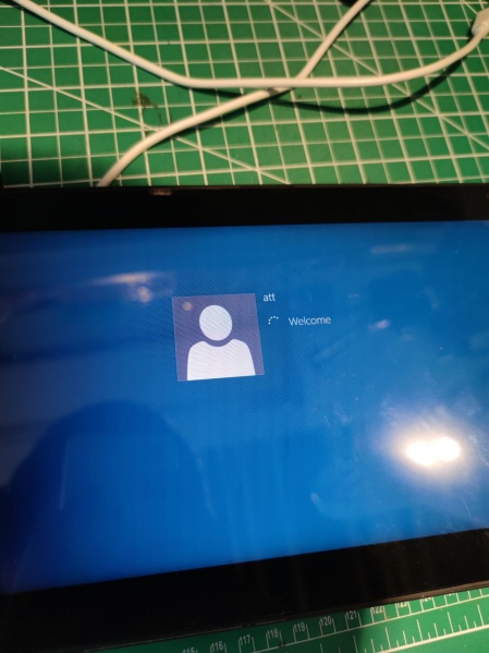文件:W8RT-8375-Welcome screen.jpeg